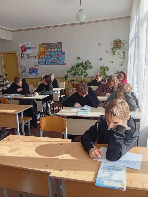 Повторение темы "Синтаксис и пунктуации. Словосочетание. Виды связи" Повторение темы "Синтаксис и пунктуации. Словосочетание. Виды связи".